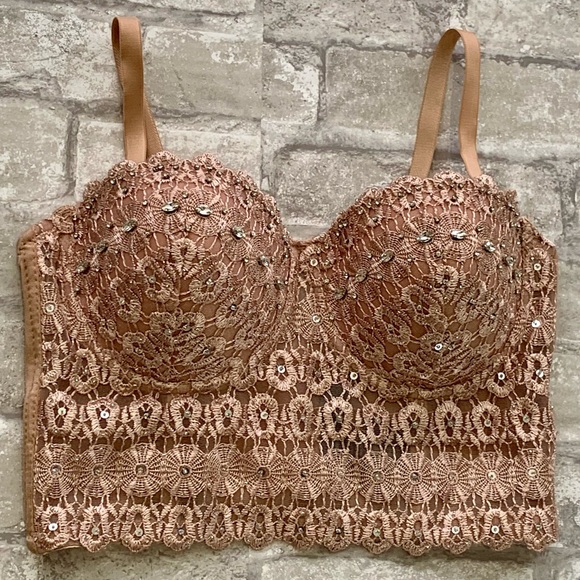 WINDSOR: Reigning Lace Crop Top - Picture 8 of 13